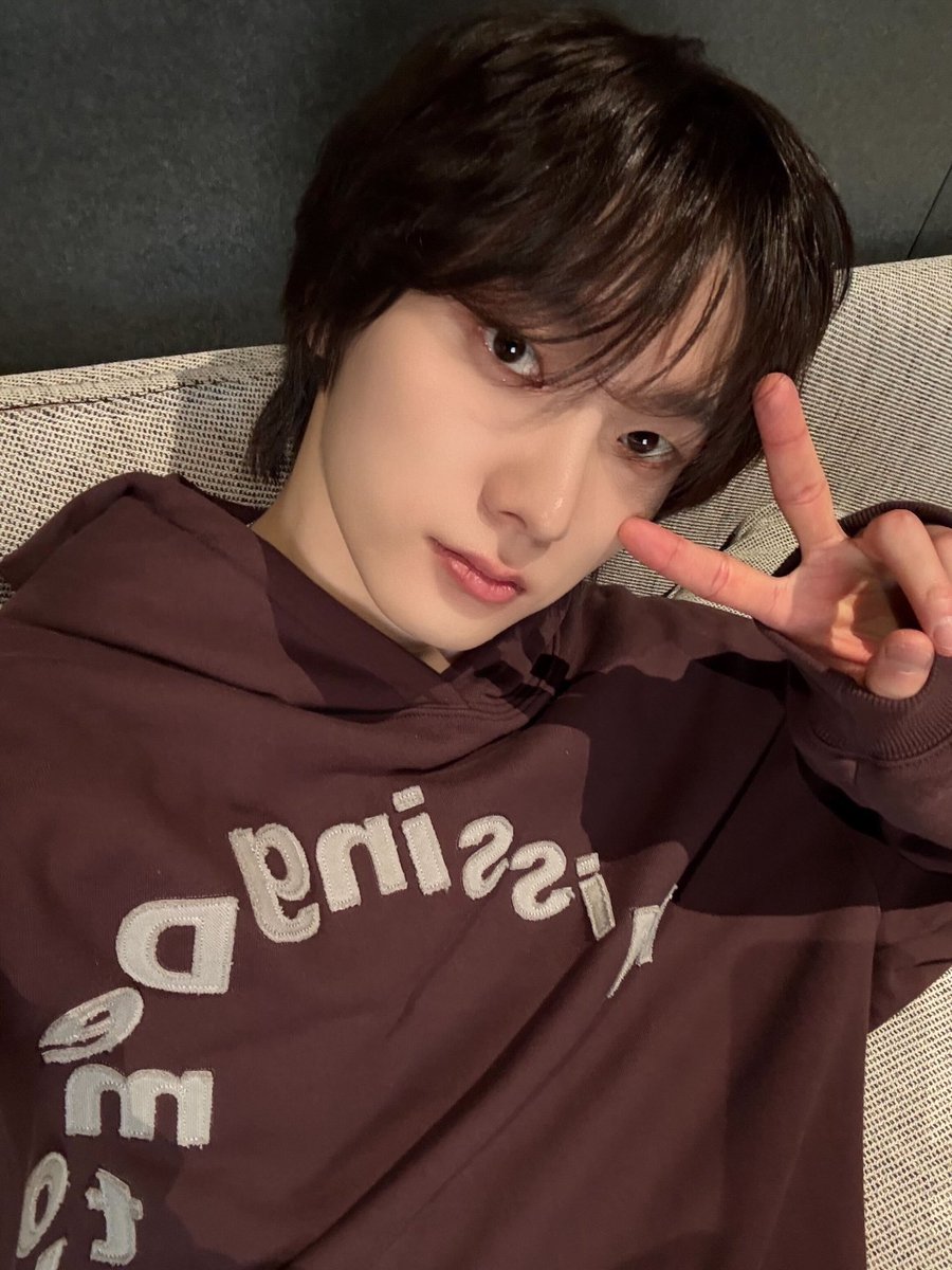____ttttas's tweet photo. #rt + #follow 보넥도 성호 손민수 이벤트 

성호 생일 기념 이벤트 🐈
rt + follow 해주신 분들 중 추첨으로 두 분 뽑아 성호 손민수 후드티를 드립니다!

• 당발 9월 중
• 원도어 한정 o , 일회성 괄 x
• 참저삭 500rt https://t.co/5MwROGmbha