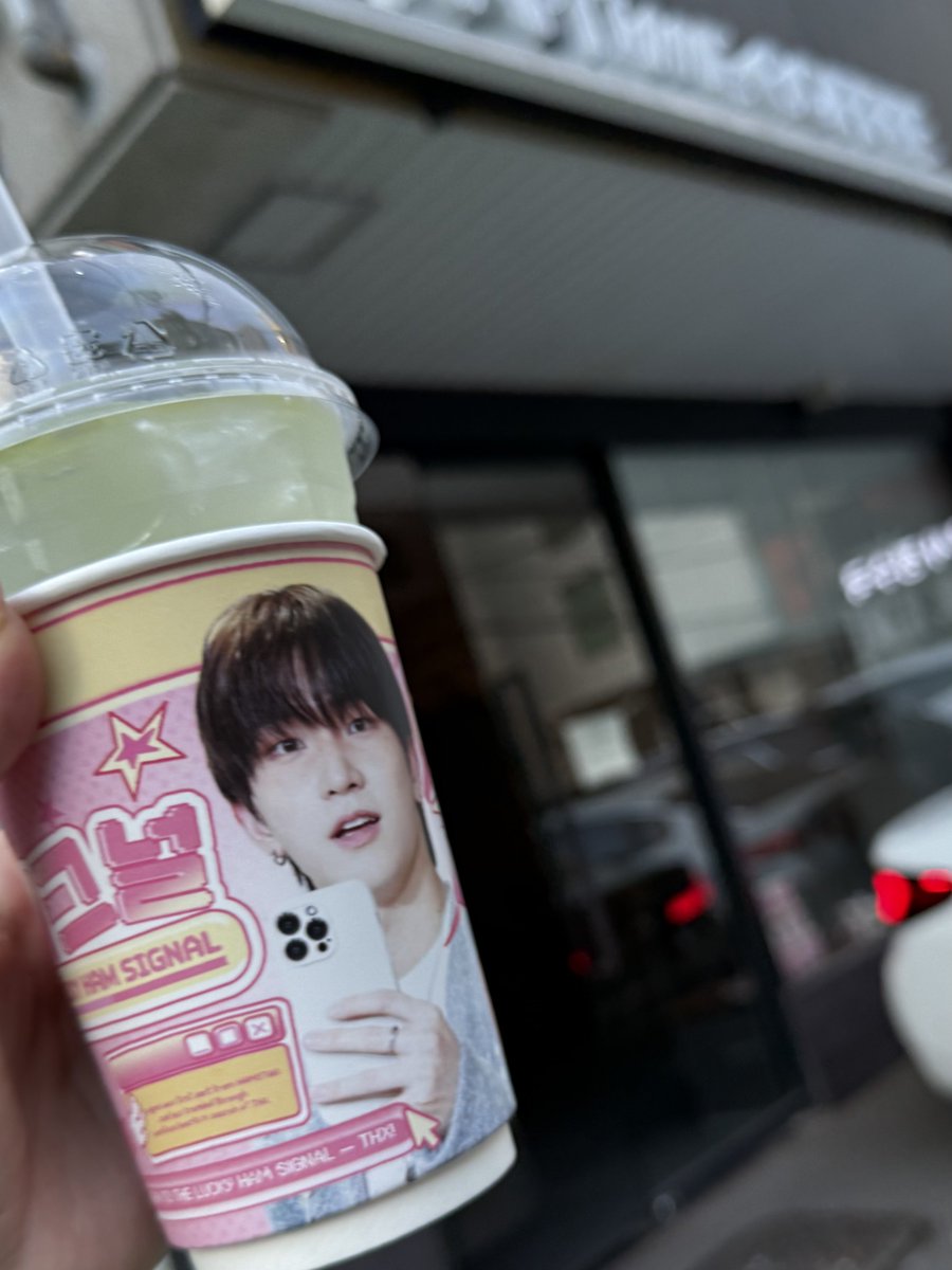 ara_TNX's tweet photo. 閉店ギリギリに間に合った！！

すてきなセンイルカフェだったし
たくさんのソンムルもいただきました！！
ありがとうございました🩷

#햄운의_시그널
#오성준 #SUNGJUN https://t.co/BuKmY4hUMG