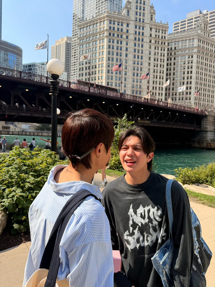 Pantitabqxt's tweet photo. ชอบความสัมพันธ์พี่นัทกับวิลเลี่ยมมากอ่ะ ฮีเลี้ยงของฮีมาตั้งแต่day1 จนวันนี้หันกลับมามองอีกที เด็กน้อยของพี่มันโตขึ้นมากแล้วนี่นา 🥹 จากวันที่ยังดูเป็นน้องเล็ก ๆ จนวันนี้กลายเป็นวิลเลี่ยมที่เติบโตและเก่งขึ้นขนาดนี้ แต่พออยู่กับพี่นัททีไร ก็ยังให้ฟีลเป็นน้องคนเดิมของพี่อยู่ดีอะ ความสัมพันธ์แบบพี่ชายที่เห็นน้องค่อย ๆ เติบโตมาต่อหน้าต่อตา มันอบอุ่นชิบหายเลยว่ะ 🥹🤍 #williamjkp #nnutdan