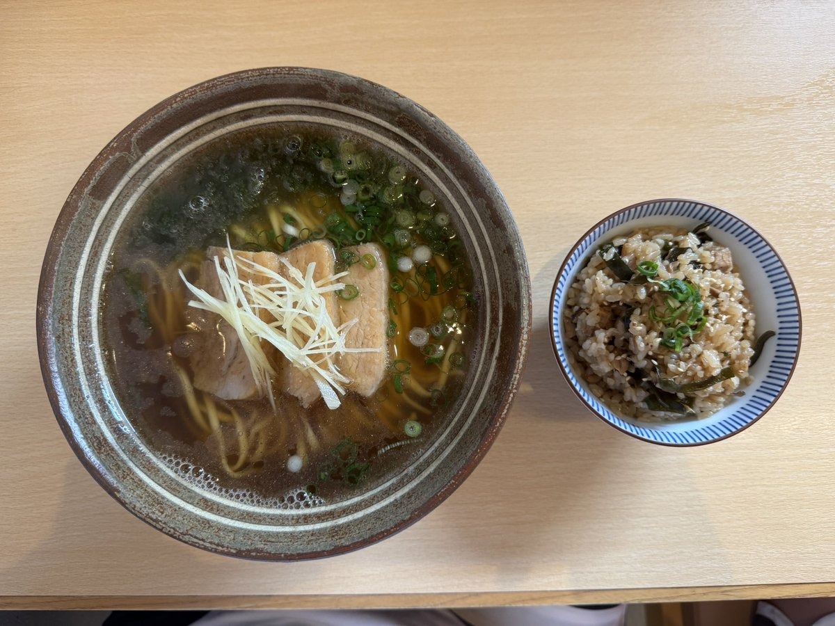 barker6789's tweet photo. 沖縄グルメ満喫中😋 https://t.co/3iOLcNB3sT