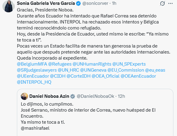 EcEnDirecto's tweet photo. #ATENCIÓN 
Luego del posteo del presidente @DanielNoboaOk, la abogada @sonicorver enfatizó que durante años #Ecuador ha intentado que el exmandatario @MashiRafael sea detenido internacionalmente.
Dijo que Interpol ha rechazado esos intentos y que Bélgica terminó reconociéndolo como refugiado. 
"Hoy, desde la Presidencia de Ecuador, usted mismo le escribe: “Ya mismo te toca a ti”. Pocas veces un Estado facilita de manera tan generosa la prueba de aquello que después pretende negar ante las autoridades internacionales", señaló.