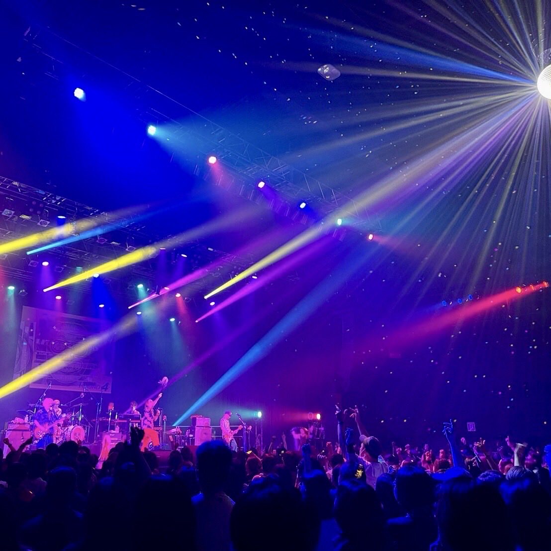 RingsideTw's tweet photo. 🌈 🎙 ABEDON AND THE RINGSIDE 2026ツアー「ROUND 4」 🎹🎸🥁
8/29(土)【愛知】Zepp Nagoyaありがとうゴジマシタ🫶⁡
▷▶︎▷Next
9/3(木)【神奈川】KT Zepp Yokohama✨
皆さまのご来場をお待ちしてオリマス🎶
🎫チケットのご購入はコチラ☟
https://t.co/eIAYv1EZER

#ABEDON #RINGSIDE #ZeppNagoya https://t.co/PPOU2E5ecK
