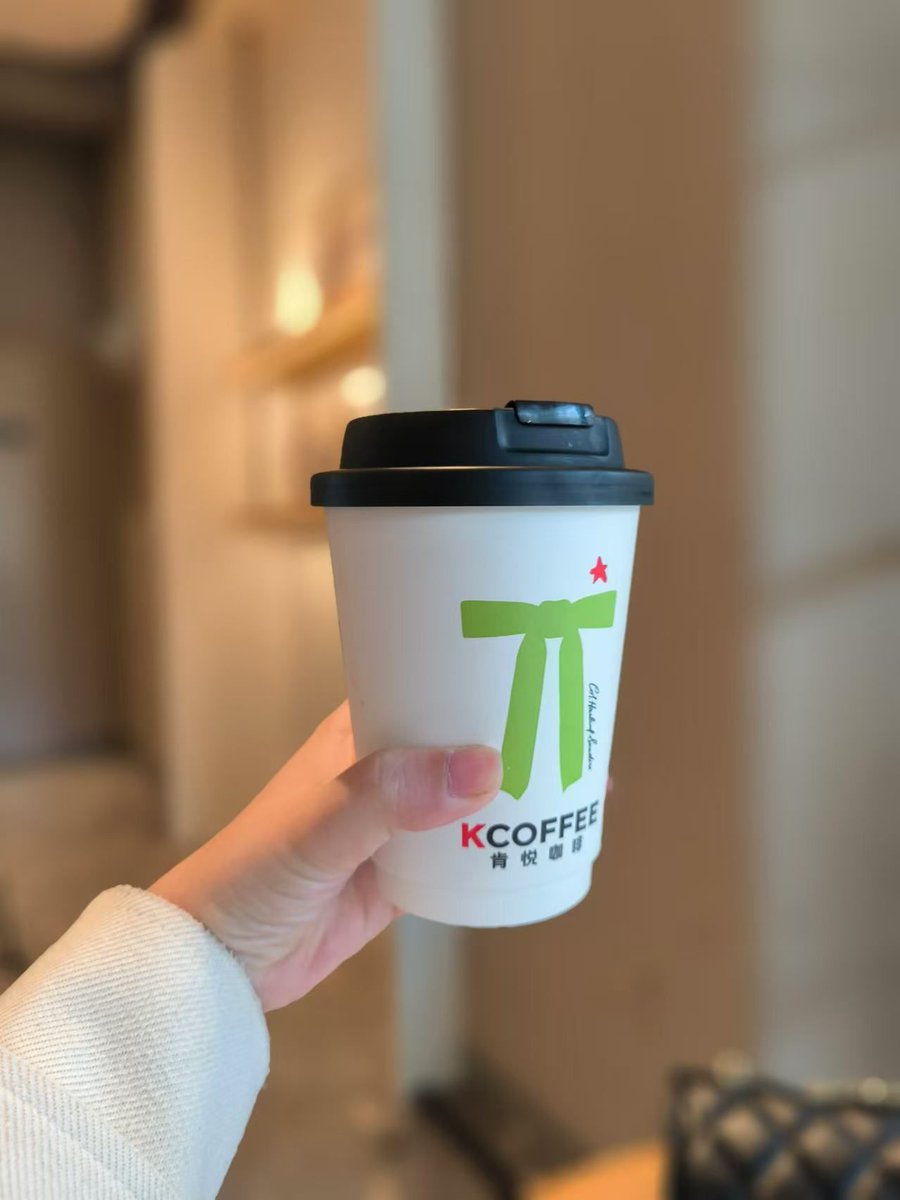 AndrewReedopby's tweet photo. My partner left a sticky note that says "you make coffee better" on my laptop this morning. Small moments = big happiness https://t.co/BMYNUokna4