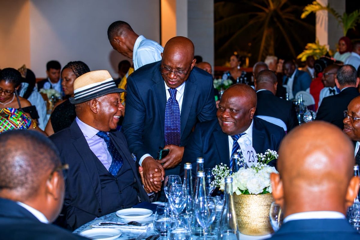 TzTawa's tweet photo. 🔴🔴 *TAWA YAANDIKA HISTORIA AFRIKA, SELOUS NA MPANGA-KIPENGERE ZATWAA TUZO ZA WORLD TRAVEL AWARDS 2026*

Na Beatus Maganja, Zanzibar

TANZANIA imeandika historia mpya katika ramani ya utalii barani Afrika baada ya Hifadhi ya Selous na Hifadhi ya Mpanga-Kipengere, zinazosimamiwa na Mamlaka ya Usimamizi wa Wanyamapori Tanzania (TAWA), kuibuka washindi katika tuzo za World Travel Awards 2026, ikiwa ni mara ya kwanza kwa Mamlaka hiyo kuingiza maeneo yake katika mashindano hayo makubwa ya utalii.

Ushindi huo wa kihistoria ulitangazwa wakati wa hafla ya 33 ya World Travel Awards iliyofanyika Agosti 28, 2026 katika Hoteli ya Diamonds Bijoux, Bwejuu, Mkoa wa Kusini Unguja Zanzibar na kuifanya TAWA kuanza safari yake katika tuzo hizo kwa mafanikio makubwa baada ya kuingiza maeneo matatu katika kategori mbalimbali na mawili kati yake kuibuka washindi.

Maeneo hayo ni Hifadhi ya Selous, Hifadhi ya Mpanga-Kipengere pamoja na Magofu ya Kilwa Kisiwani na Songo Mnara ambayo yaliingia katika ushindani dhidi ya baadhi ya vivutio vinavyotambulika zaidi katika sekta ya utalii barani Afrika.

Katika kategori ya Africa’s Leading Tourist Attraction 2026, Selous, Mpanga-Kipengere na Kilwa Kisiwani zilichuana na baadhi ya vivutio maarufu zaidi barani Afrika vikiwemo Pyramids of Giza nchini Misri, Table Mountain, Robben Island na V&A Waterfront nchini Afrika Kusini, Okavango Delta nchini Botswana na Lake Malawi.

Kutoka Tanzania, ushindani huo ulihusisha pia Mount Kilimanjaro, Ngorongoro Conservation Area, Amani Nature Forest Reserve na Pugu Hills Forest Reserve. Katika ushindani huo mkubwa, Hifadhi ya Selous iliibuka mshindi, ikiweka historia kwa TAWA katika ushiriki wake wa kwanza kwenye tuzo hizo.

Kwa upande wake, Hifadhi ya Mpanga-Kipengere nayo iliandika historia baada ya kuibuka mshindi katika kategori ya Africa’s Leading Honeymoon Destination 2026 ikichuana na Marrakech nchini Morocco, Mozambican Islands, Okavango Delta nchini Botswana, Red Sea Riviera nchini Misri, Volcanoes National Park nchini Rwanda pamoja na Kitulo National Park ya Tanzania.

Akizungumza mara baada ya kupokea tuzo hizo, Mwenyekiti wa Bodi ya TAWA, Meja Jenerali (Mstaafu) Hamis Semfuko, aliwashukuru Watanzania kwa kuvipigia kura vivutio hivyo na kuchangia ushindi huo huku akieleza kuwa mafanikio hayo yametokana  na ubunifu, bidii na kujituma kwa Bodi, Menejimenti na watumishi wa TAWA katika kuhakikisha maeneo yanayosimamiwa na Mamlaka yanaendelea kuboreshwa na kuwa na mvuto zaidi kwa shughuli za utalii.

 “Siri kubwa ya ushindi huu ni ubunifu wa vijana wangu wote, kuanzia Bodi mpaka wafanyakazi wote kujituma. Lakini kubwa zaidi ni bidii wanayoifanya katika kuhakikisha kwamba maeneo yetu yanakuwa mazuri kwa ajili ya utalii,” alisema Semfuko.

Semfuko alisema ushindi huo unaongeza nguvu katika dhamira ya TAWA ya kuendeleza utalii wa ndani na kufungua zaidi maeneo yanayosimamiwa na Mamlaka kwa Watanzania na wageni kutoka nje ya nchi.

 “Tulimuahidi Mheshimiwa Rais kwamba TAWA tutakuwa vinara wa utalii wa ndani. TAWA tunataka kufanya makubwa Zanzibar... mtaona kishindo cha mwaka kesho,” alisema.

Naye Kaimu Kamishna wa Uhifadhi wa TAWA, Mlage Y. Kabange, mbali na kuwapongeza Watanzania waliovipigia kura vivutio hivyo, alisema Selous na Mpanga-Kipengere ni sehemu tu ya hazina kubwa ya vivutio vinavyosimamiwa na Mamlaka katika maeneo mbalimbali nchini.

Kabange alisema TAWA inaendelea kuboresha miundombinu katika maeneo yake ili kuongeza mvuto, kuwezesha wageni kuyafikia kwa urahisi zaidi na kuendelea kuongeza ubora wa huduma zinazotolewa kwa watalii.

“Tuna maeneo mengi zaidi. Tunaendelea kuboresha miundombinu yake ili yaweze kuvutia wageni zaidi. Tunawaahidi Watanzania kwamba tutaendelea kutoa huduma bora zaidi katika maeneo yetu,” alisema Kabange.

Ushindi wa Selous na Mpanga-Kipengere unaifanya Agosti 28, 2026 kuwa siku muhimu katika historia ya TAWA.
#worldtravelawards2026
#selousgamereserve
#mpangakipengeregamereserve
#honeymoondestination
#Tanzania