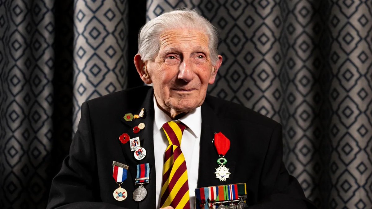 PierreManenti's tweet photo. Disparition de Donald Howkins (105 ans), un des derniers vétérans 🇬🇧 du débarquement de Normandie de 1944. Canonnier, il s’était engagé sous les drapeaux avec ses quatre frères, dont il était le dernier survivant. 

Qu’il repose en paix et n’oublions pas leur courage. https://t.co/keUpzYHRpy