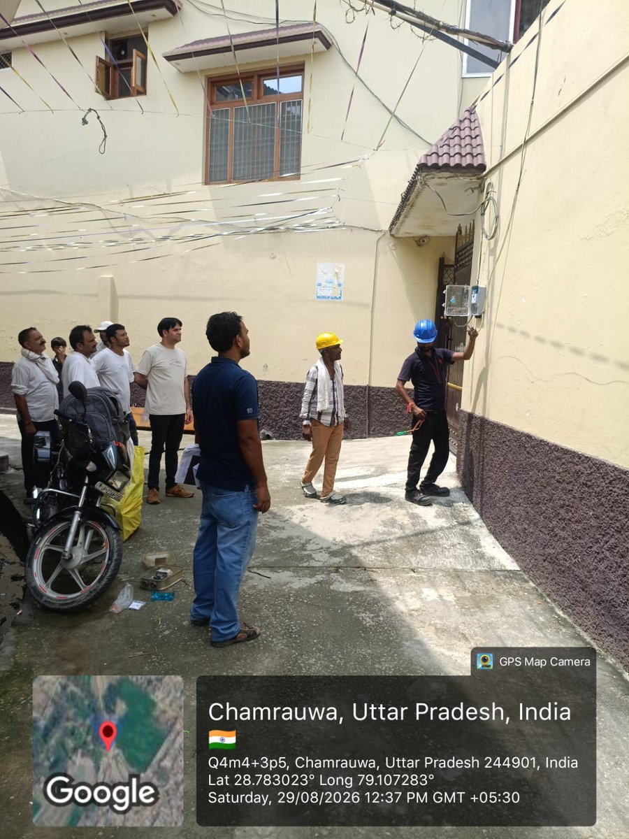 pvvnl_rampur's tweet photo. आज दिनाक 29.08.2026 को वि0वि0खण्ड- बिलासपुर, रामपुर के उपकेंद्र- केमरी के अंतर्गत बिजली कर्मियों द्वारा #Smart_Meter लगाने का कार्य किया जा रहा है।
@CMOfficeUP
@EMofficeUP
@aksharmaBharat
@mduppcl
@UPPCLLKO https://t.co/6PzrizuHlv