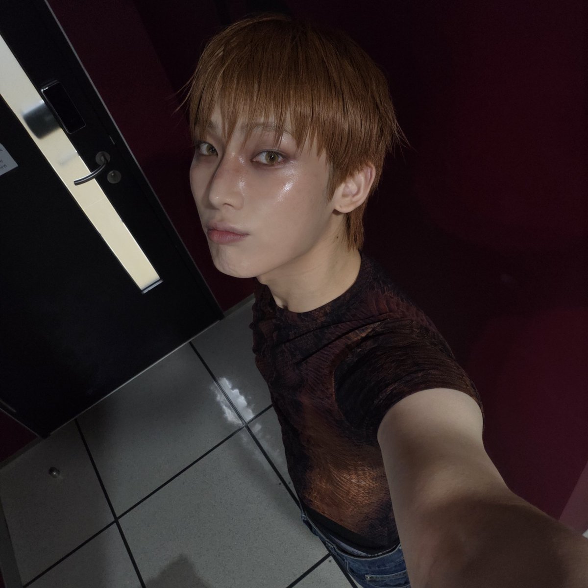 enhypenweverse's tweet photo. [ #선우's DM ] 260829

🦊: [Pictures]
🦊: I'll release the Ddeon sel[ca] behind too
🦊: [We] really worked hard
🦊: [We] got it after 6 years
🦊: Thank you for always supporting us, and let's alwayss be together in the future hehe (cute tone)

@ENHYPEN_members @ENHYPEN #ENHYPEN #엔하이픈 #SUNOO