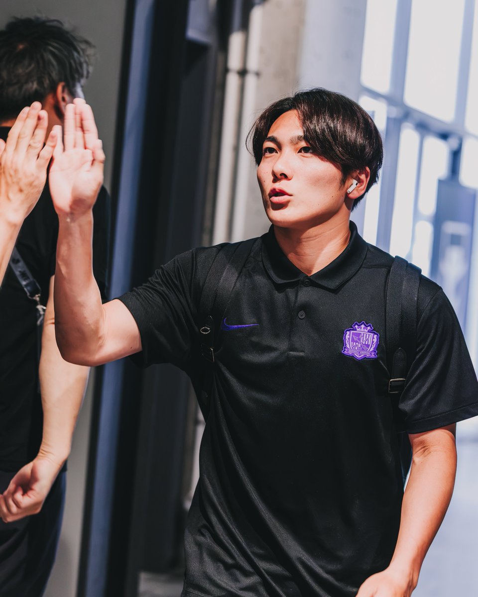 sanfrecce_SFC's tweet photo. 𝐓𝐡𝐞 𝐬𝐪𝐮𝐚𝐝 𝐡𝐚𝐬 𝐚𝐫𝐫𝐢𝐯𝐞𝐝✅
選手たちがパナソニックスタジアム吹田に到着。
#sanfrecce #ONEVIOLET #Jリーグ https://t.co/wjhmAxPmhO