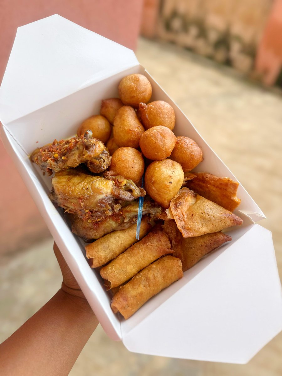 Zizousdelight's tweet photo. Good Morning Ibadan

Your favorite small chops vendor is ACTIVE 😍

Our Yummy Small chops is available for the weekend🤗

With 7500 you get

5 Samosa
5 Spring rolls
10 Puffpuff 
2 Chicken 

Please kindly RT🙏 https://t.co/XldZadJ5hS