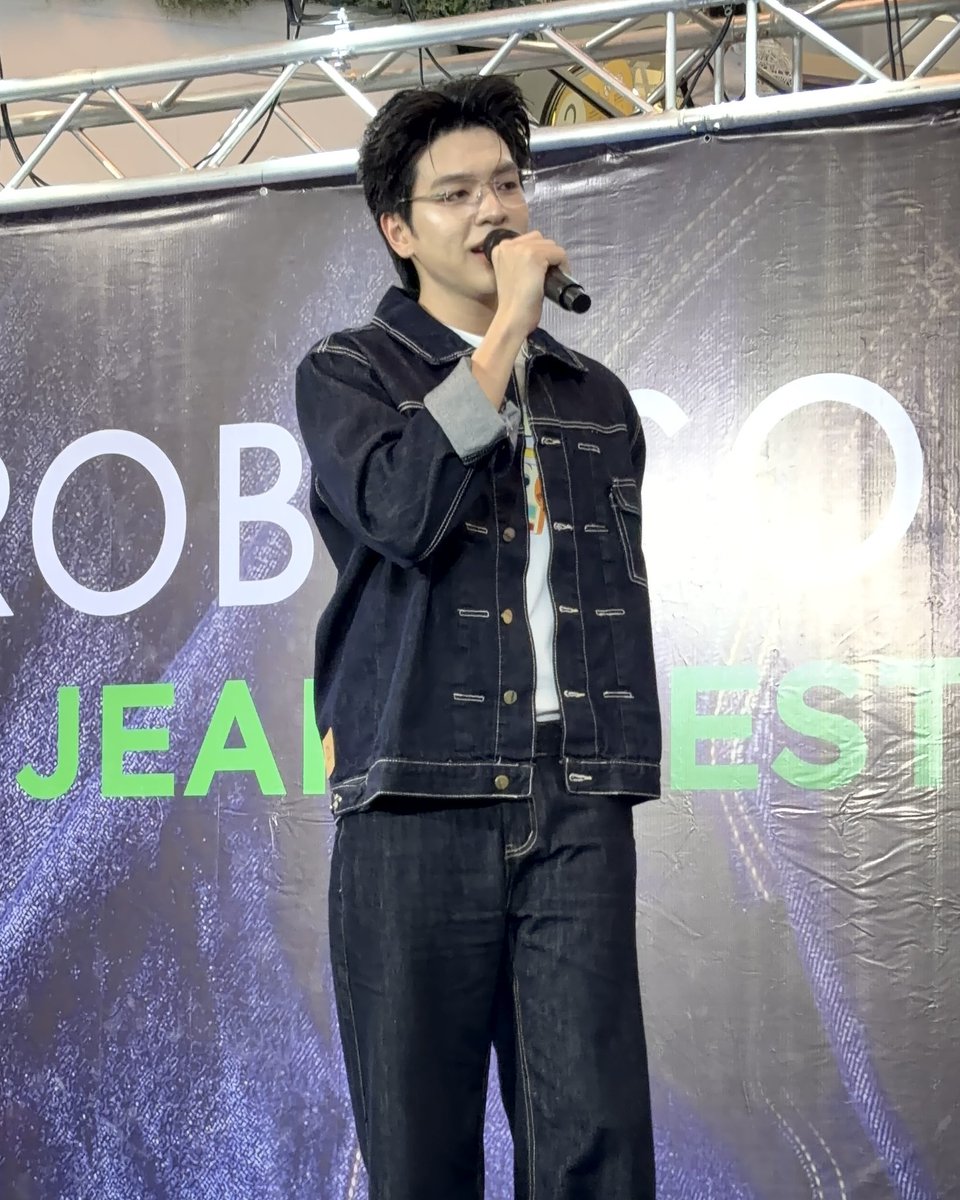ashenlightx's tweet photo. พายตี๋แฮนซั่มมาแล้วครับบี๋😮‍💨🤟🏻

NIYOMJEANS X PIE SARAN
#RBSNiyomJeansXPie https://t.co/gtHBn314aH
