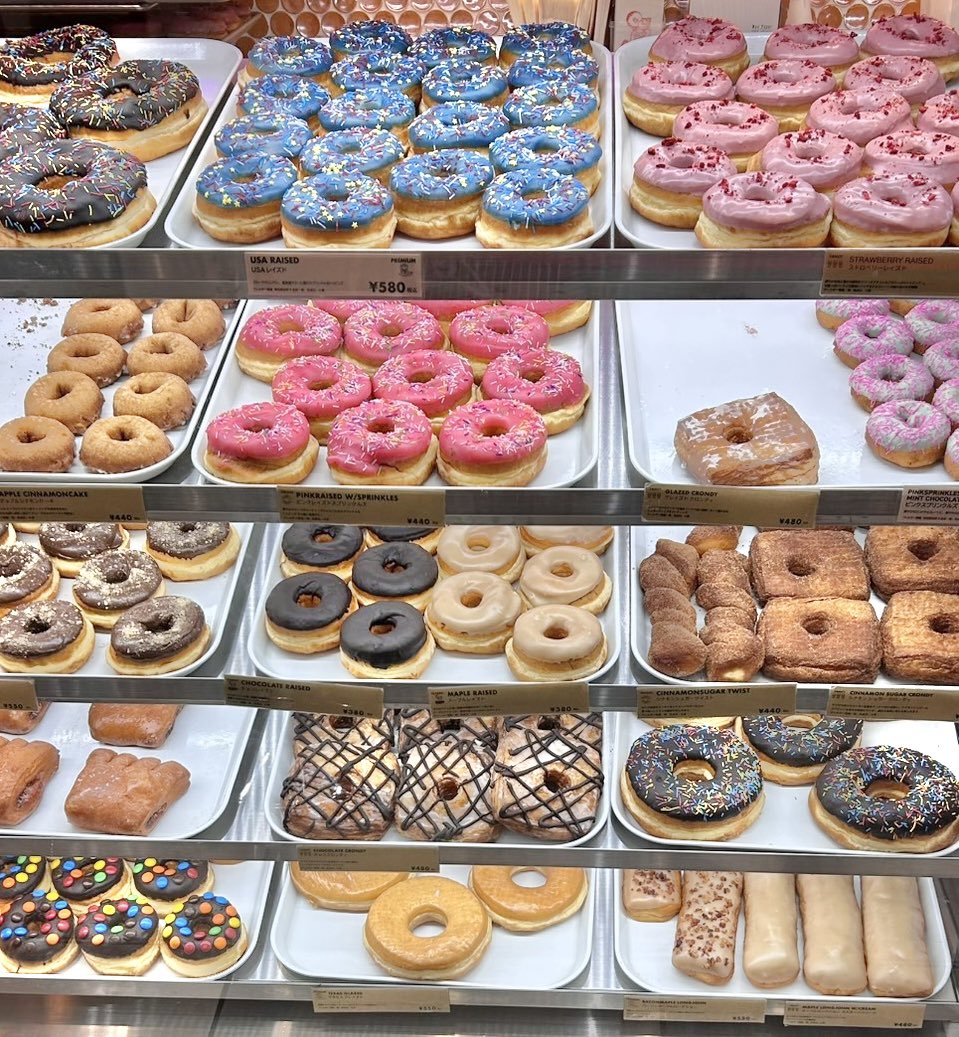 risa_mgmg's tweet photo. 東京駅のドーナツ屋さん、あまりにも良すぎる🥹🍩 https://t.co/d9Mg1cqd21