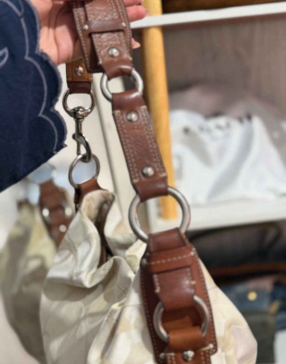 intankumaleppf's tweet photo. WTS signature coach c carly hobo bag cream color

pemakaian wajar
sudah SPA

https://t.co/1S1dgkWjBN for price

#wts #zonabealanja #zonauangㅤ #bag https://t.co/bHZDhQrOOa