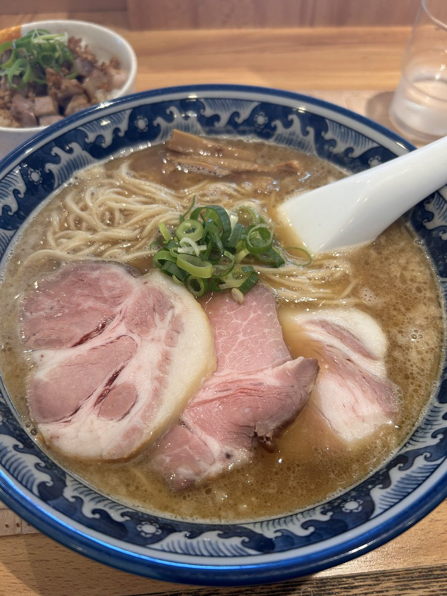 magic_evitconan's tweet photo. #半年ラーメンチャレンジ 
97〜100杯目
(のぼる/岩本屋/夕介/一蘭)
記念の100杯目は一蘭。替え玉4玉とビールを愉しむ。 https://t.co/quYmOkKQxU