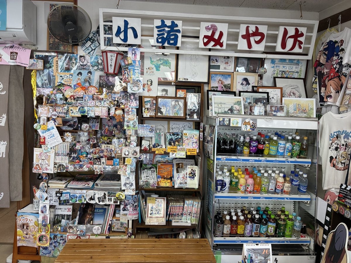 amamori_takibi's tweet photo. グルメの気配を感じた八奈見さんが目を覚ましました
＃あのなつ　＃聖地巡礼 https://t.co/a5xRN32ent