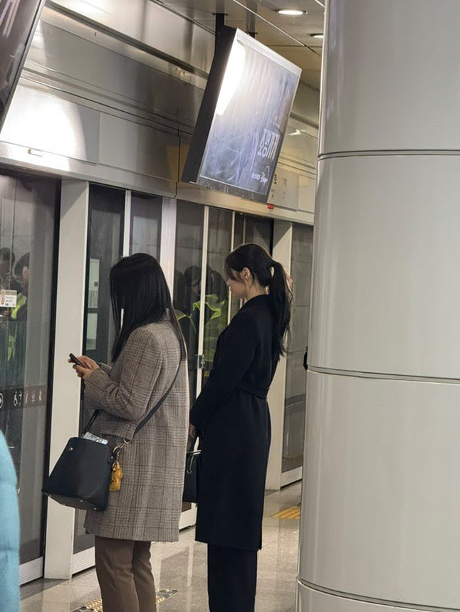 always_duk's tweet photo. 이 사진 ㅈㄴ 좋아함 얼굴 1나도 안보이는데 두상 코 쭉 뻗은거 하얀거 기타 등등 걍 진짜 느낌 좋음 https://t.co/4QOept3tKz