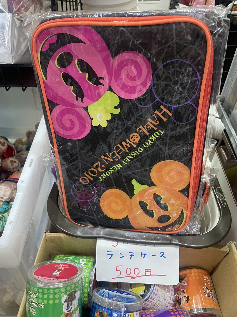 d_joy2015's tweet photo. 東京D-joyディズニーグッズ販売会@新大久保 8月29日 20時まで営業中🤗

ランチケースやナノブロックＳＡＬＥしてまーす🎶

📍開催場所
東京都新宿区百人町1-16-14 
ドン・キホーテさんの正面

ご来店お待ちしております🙇‍♀️

#disney 
#ディズニー
#disneygoods 
#disneymarchandise 
#d_joy
#ディズニーグッズ