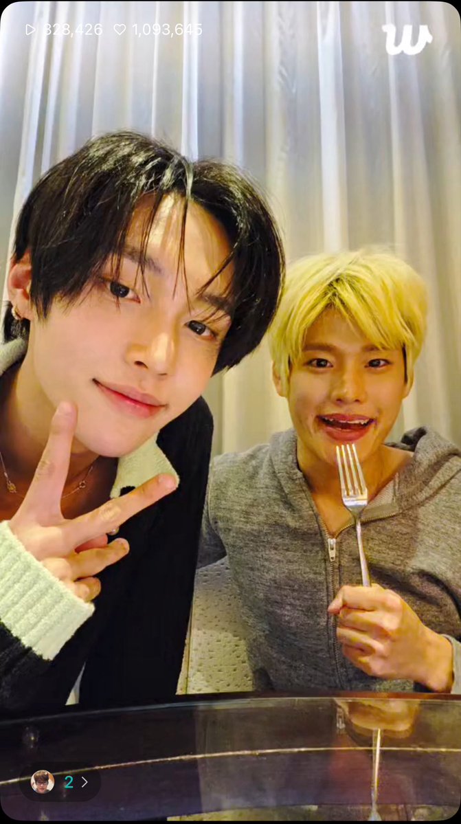 wbbinn032's tweet photo. 개쳐좋네 귀여워서 애기 같은 연하와 잘생겨서 형아미 있는 연상,,,,,,, https://t.co/IMnOdnfIV9