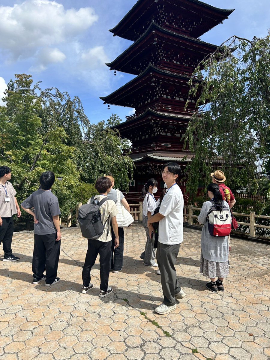 yutakadayon's tweet photo. 久々に早起き！

今日の弘前路地裏探偵団は
「社会医学サマーセミナー」で
県内外からの集まった医学生の皆さんを弘前の街へご案内しました。

今回は特別コースのたっぶり約2時間！
弘前の歴史や街の魅力を、路地裏目線でご紹介しました。

関係者の皆さん、お疲れさまでした。 https://t.co/UqRYYvgg2m