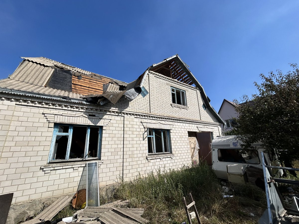 LoniOlg's tweet photo. Це мій будинок, що сьогодні постраждав внаслідок війни. Я прошу підтримки, за можливості допомоги на відновлення.
Дякую що вся сімʼя залишилась живою

https://t.co/bx1nPY4CXw https://t.co/wtB1EMSCb1