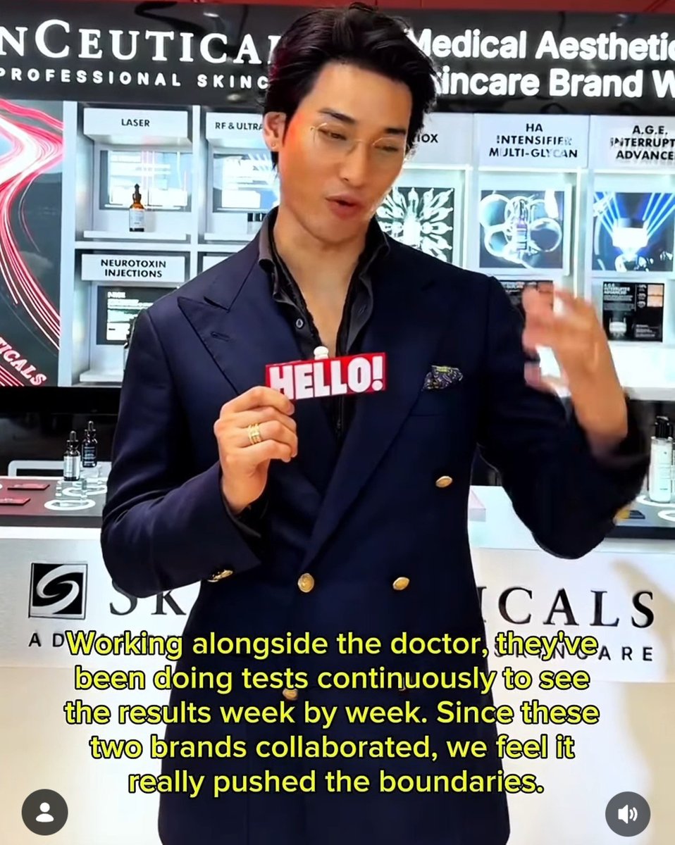 BIGFUT555's tweet photo. He is soo good at doing his research and preparing an elevator pitch that pins the core value propostion of a brand precisely. He does this for all his brands consistently. His commitment impresses me always

Trans: @ApoNattawinSg 

#SkinCeuticalsTHxAPO 
@Nnattawin1 #ApoNattawin https://t.co/tMslKrZJtD