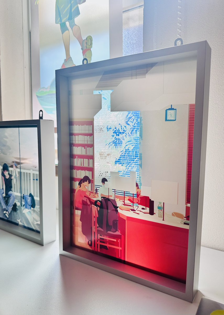 Hiro_Sauria's tweet photo. 【展示作品紹介】
アクリルに印刷していただいた三作品、透けない部分と透ける部分があり、かつインクによってガラス感が出ており、光にすかしたり背景色によって作品の風合いが変わる仕様です
#FLATLABO さんで印刷・額装していただきました https://t.co/iO32T564cD