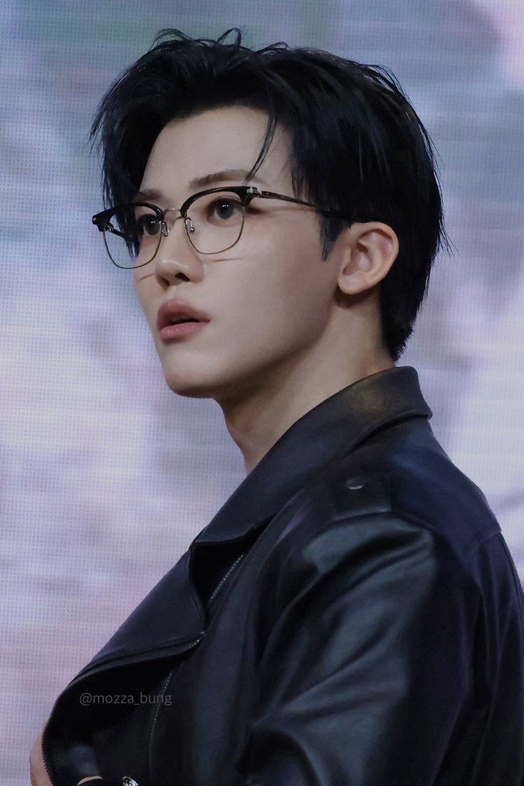 labelnjm's tweet photo. Jaemin in specs and black undercut oh we still haven’t moved from u https://t.co/Jq9wRy1k90