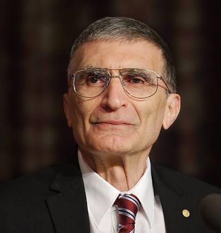 ogretmensitemiz's tweet photo. Nobel Ödüllü Prof. Dr. Sancar:
"Öğretmenler doktorlar kadar para kazanmalı.
Meslek daha cazip olmalı." https://t.co/u4fWGTSSoG