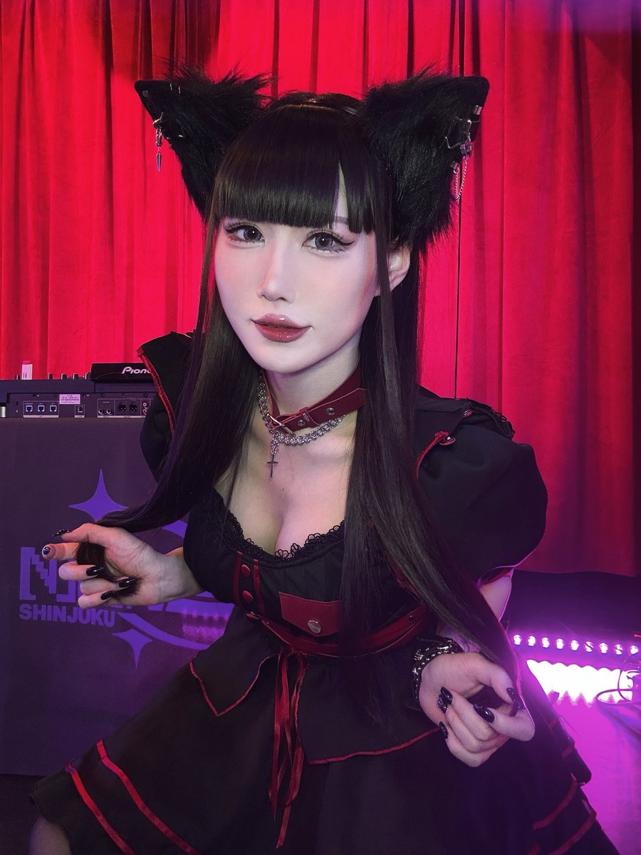 CHIKA_deejay's tweet photo. DJブースがあるコンカフェを知人が歌舞伎町にオープンしたということで行ってきました🐈‍⬛
キャストさんに擬態させてもらった🐈‍⬛ﾄﾞﾅｲ? https://t.co/3N10SbdaF7