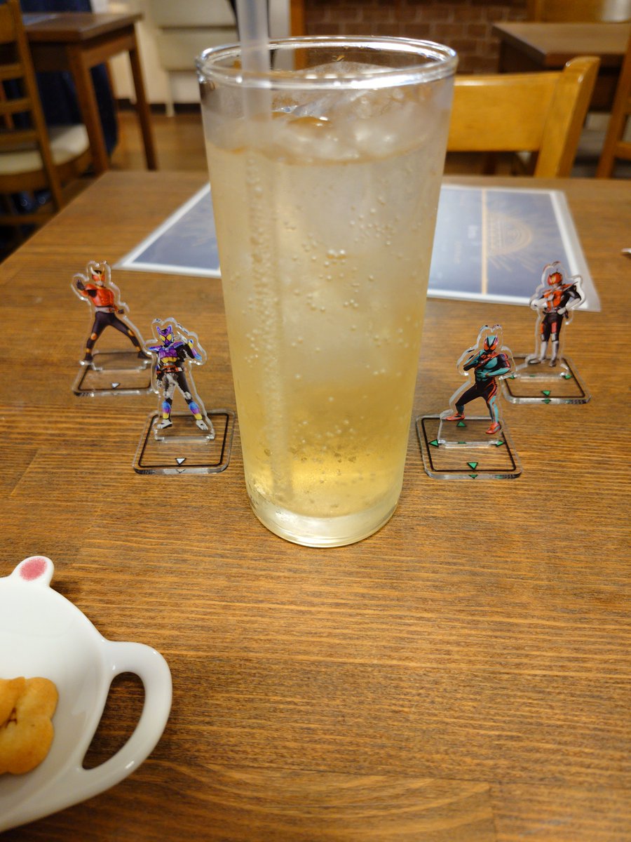 d1s660's tweet photo. 投稿忘れてた〜😅
ピーチソーダといちごソーダ美味かったです！
お腹いっぱい(笑)

#夜喫茶スピカ https://t.co/CPpeQlVkbL