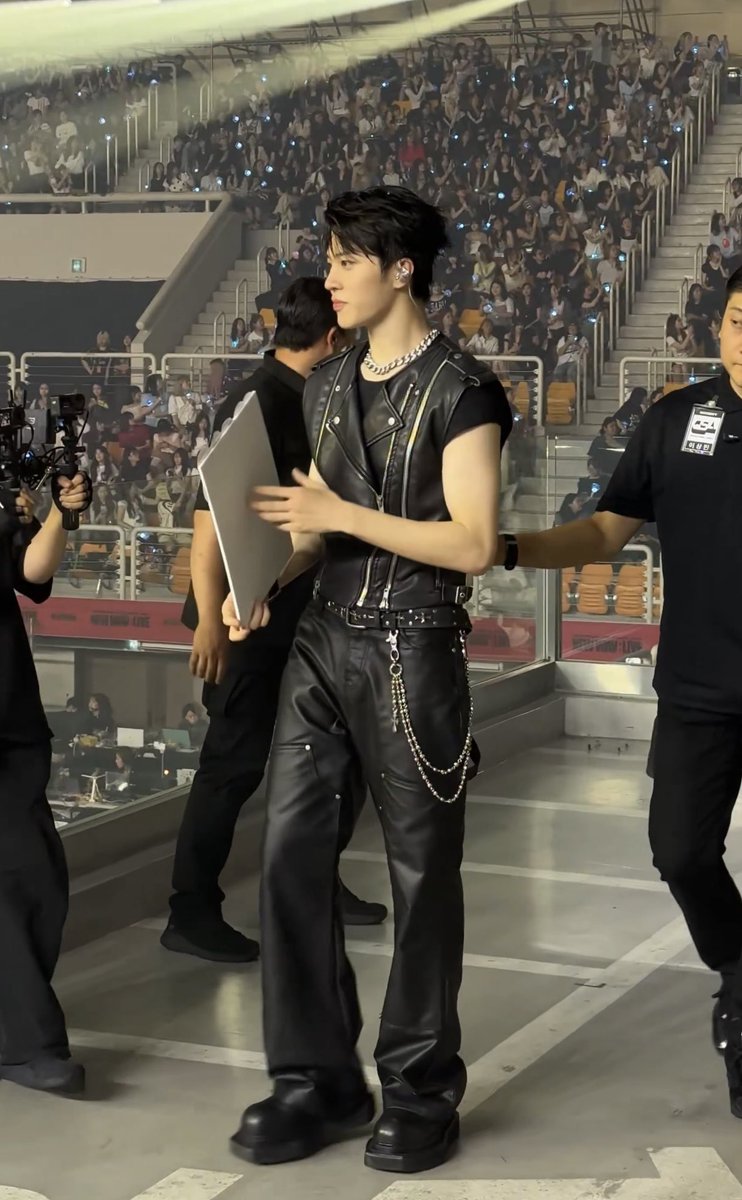jwhwannie_'s tweet photo. ชอบหุ่นมากกก ขายาวเอวเล็กๆใส่อะไรก็ดูดี https://t.co/V3juTXaKLI