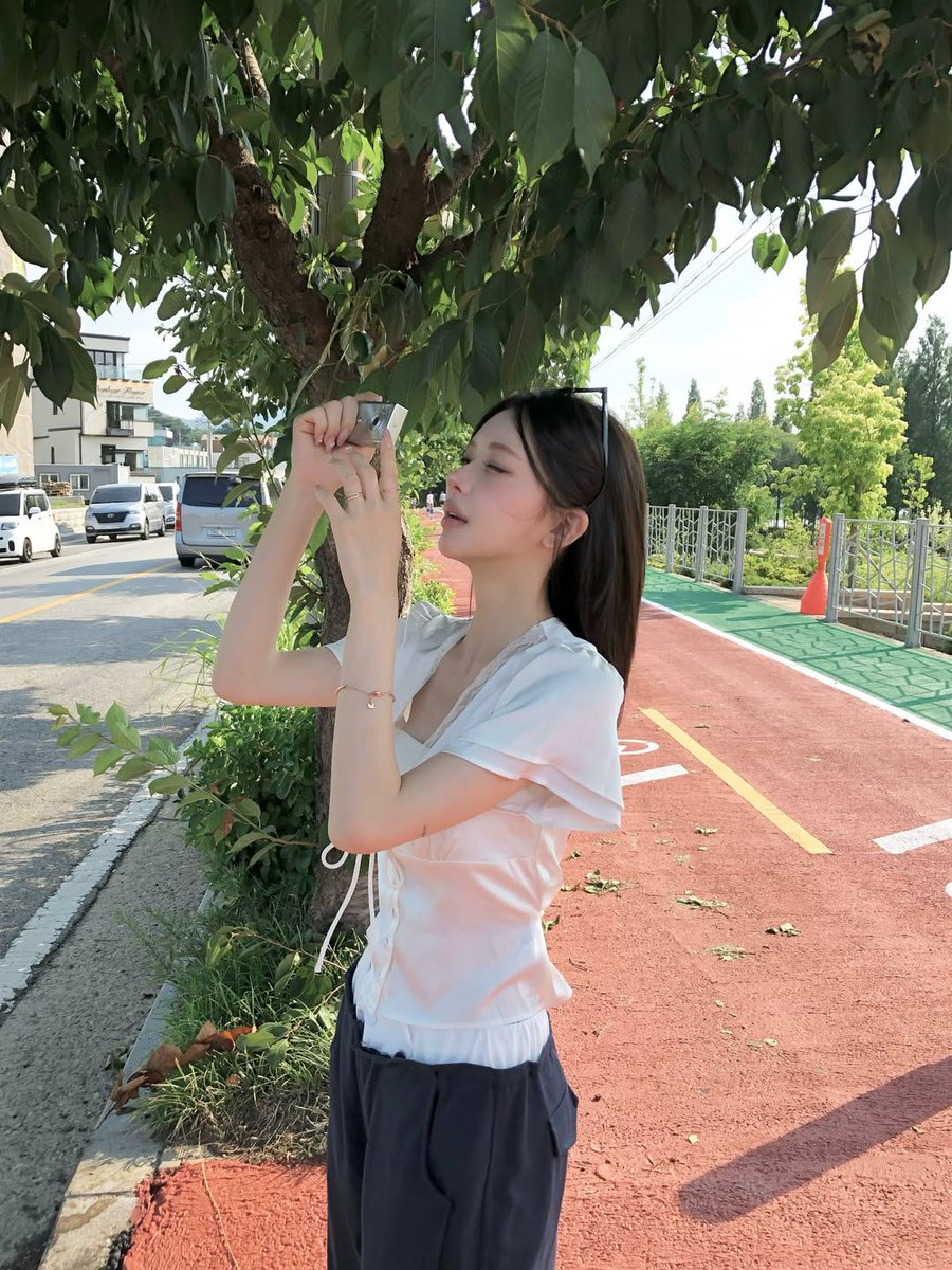 chaechae14_'s tweet photo. 여름이 지나가는 중 𓇢𓆸 https://t.co/uoPXdqvsRn