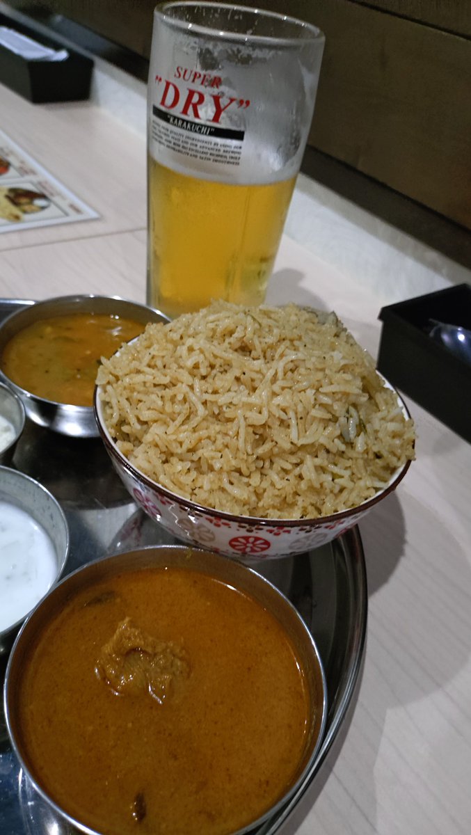ZANDARTHUNDER's tweet photo. ビリヤニセットにしたら大きいドーサと茶碗にてんこ盛りのビリヤニきたね。頼もしい。絶対また行くわよ🥳 https://t.co/lXknmLIZwS