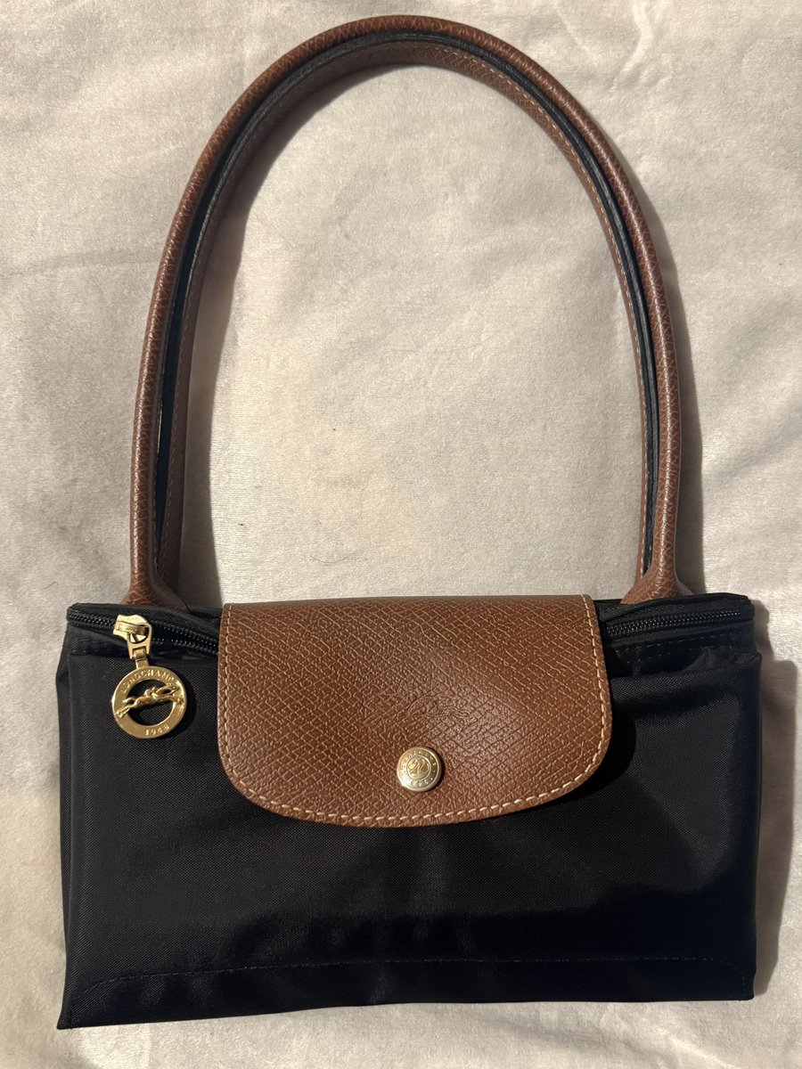 jjkk_kull's tweet photo. ส่งต่อ Longchamp S M ของแท้ 100% ตรวจสอบได้ สภาพใหม่ 99% (ส่งต่อ 3,100 ส่งฟรี‼️)💗
#ส่งต่อlongchampแท้ #ส่งต่อlongchamp
#longchampant #longchampthailandส่งต่อ #โล๊ะตู้ #กระเป๋ามือสอง #ส่งต่อกระเป๋า #กระเป๋ามือสองของแท้ https://t.co/qeb8WktTxq