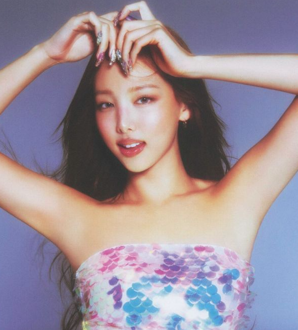 AboutMusicYT's tweet photo. Happy 31st birthday to the talented Nayeon of TWICE! https://t.co/UtSxF3AqLM