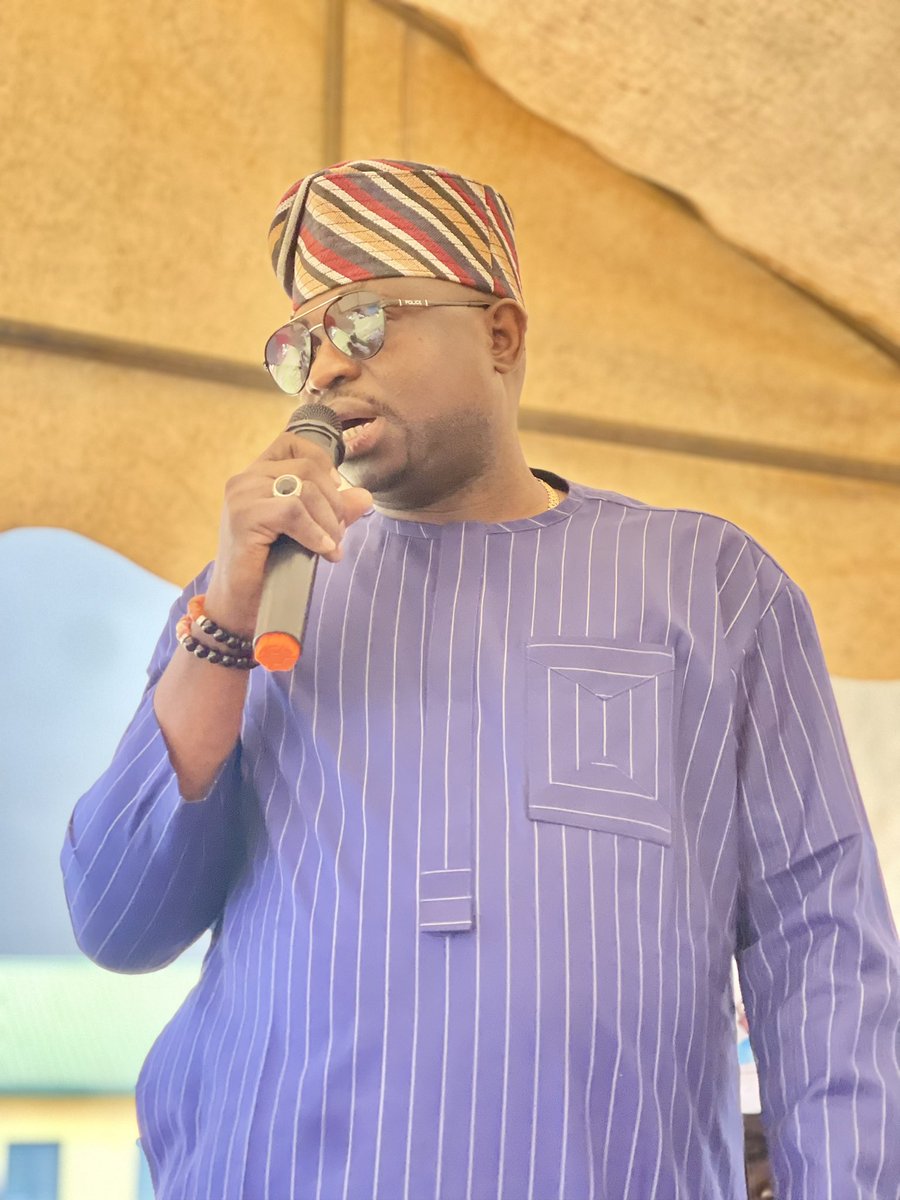 NadineChoko's tweet photo. A new party. A new chapter. Same commitment to the people.
Welcome to the APC, Fisayo Ajisafe.
The political landscape in Ifedore just got more interesting.
#FisayoAjisafe #APC #Ifedore #Ikota #OndoState #GrassrootsDevelopment #NewChapter https://t.co/aiaRlPkHEH