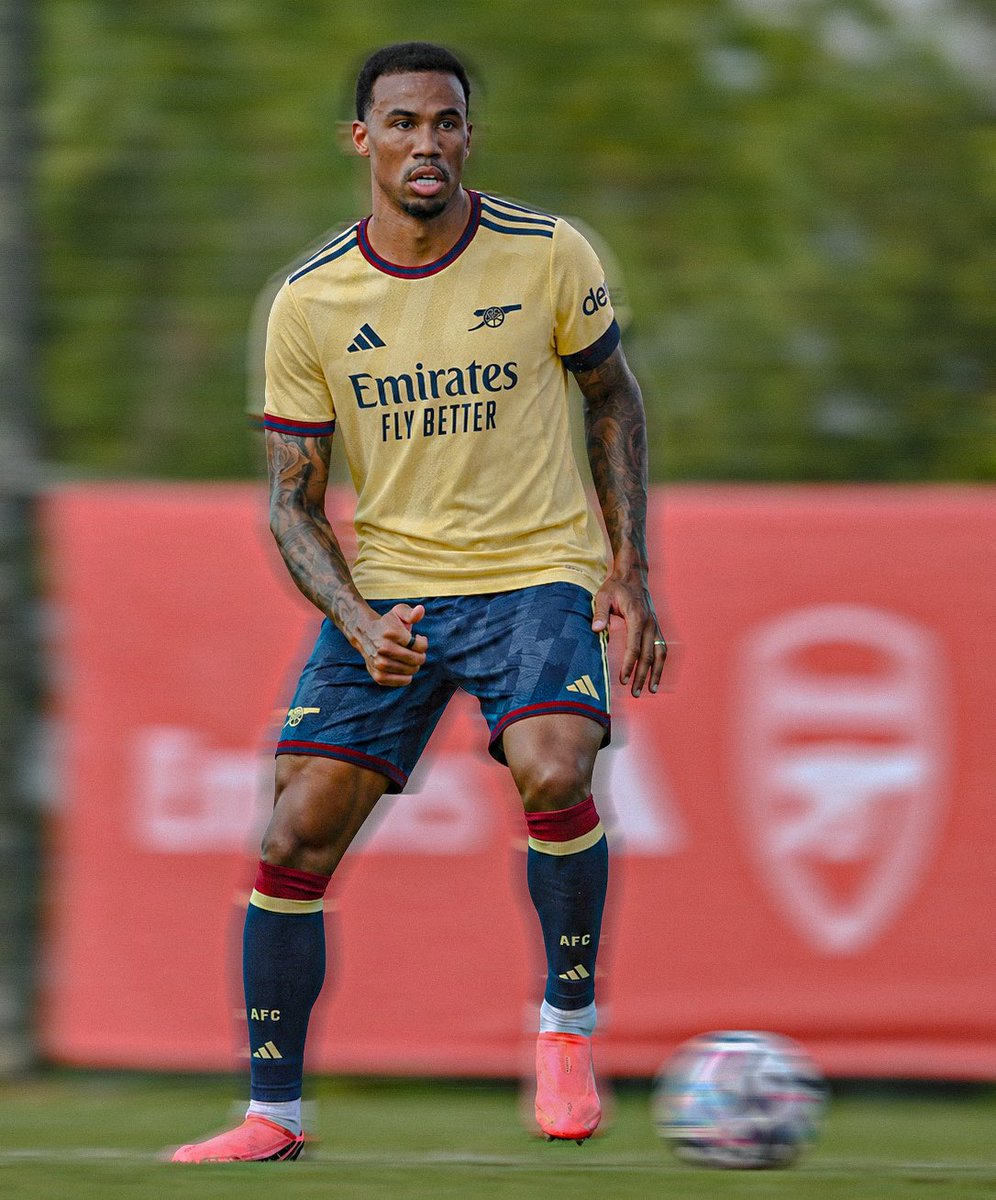 now_arsenaI's tweet photo. 🚨Arsenal will wear their yellow third kit for the first time against Aston Villa at Villa Park on Monday night football. https://t.co/5Yslto5T2Z