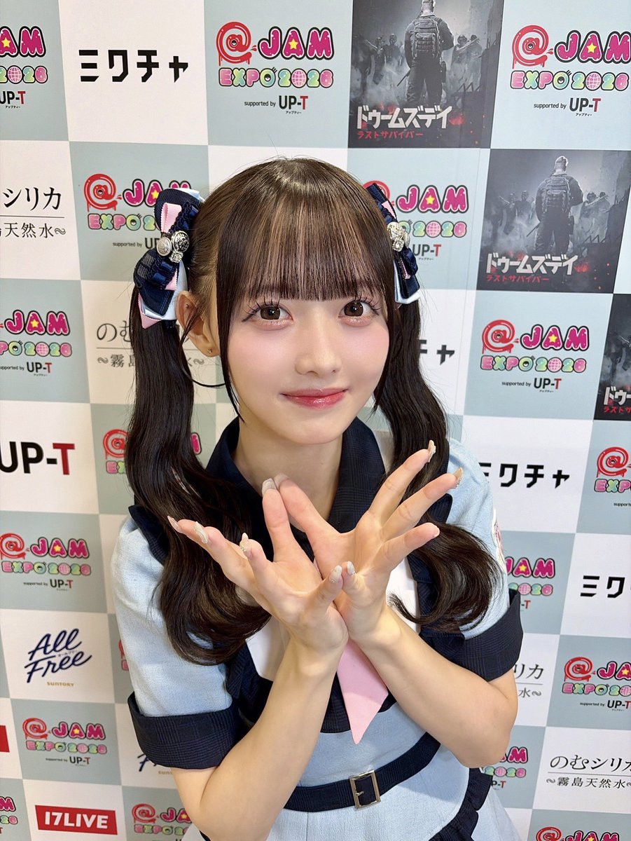momonamatsumoto's tweet photo. @ JAM EXPO 2026 supported by UP-T

今年もストロベリーステージに立たせていただけて、ペンライトも大きな声で歓声も凄く嬉しかったよ🪄

とっても楽しかったです¨̮♡ありがとう✨

ぽるすばんぐみさんも応援ありがとう🍑
#高嶺のなでしこ #アットジャム 

おはないりませんか？🎀高嶺ですよ🤭 https://t.co/KZkIchRfcX
