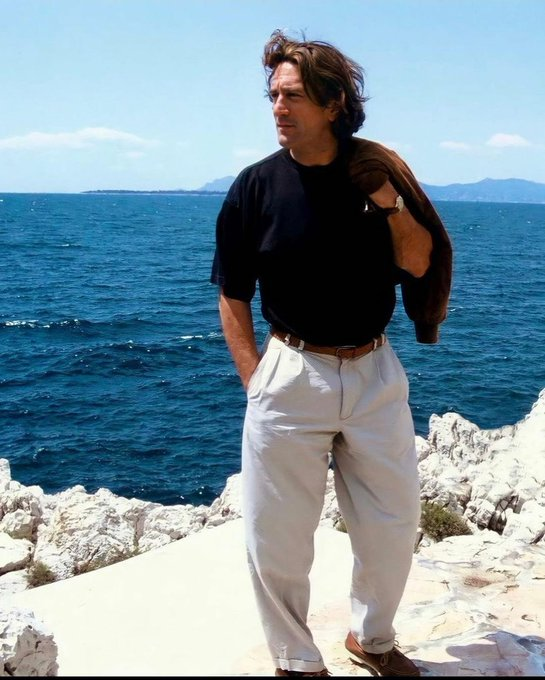 Gibboanxious's tweet photo. Robert De Niro at Hotel du Cap-Eden-Roc, 1991 https://t.co/rLNAVMxtJL