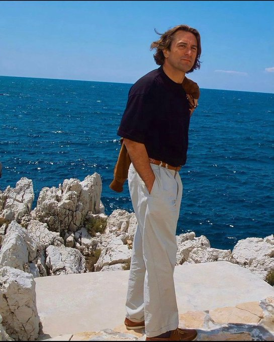 Gibboanxious's tweet photo. Robert De Niro at Hotel du Cap-Eden-Roc, 1991 https://t.co/rLNAVMxtJL