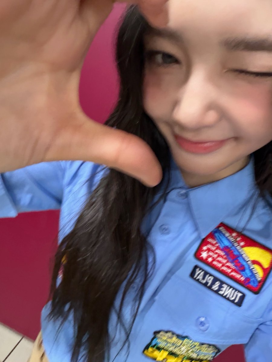 tuideimnida's tweet photo. 260829 #세아 Weverse Update

Everyone~~!! Did you see me on music core😁??
Outdoor fit and Girl Scout fit!! ㅎㅎ 
Since I didn't wore it after a long time, it made me think of Iceland and Thailand
Fighting for the rest of the day - !! Love you😽💝

#SEAH #튜이드 #TUIDE https://t.co/OjXvCChmGX