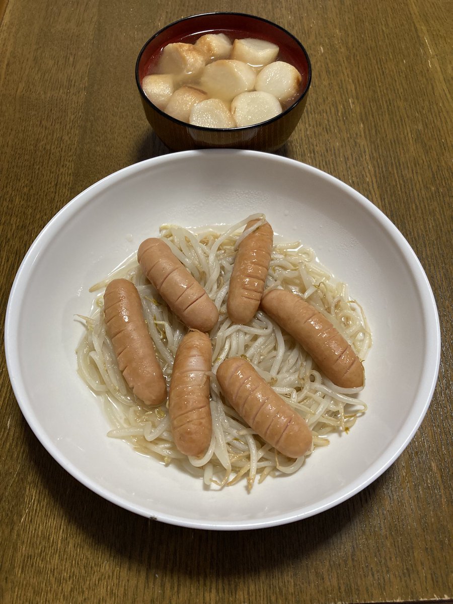 1svlcm's tweet photo. こんばんは😊 今日の晩御飯……チキン&amp;ポークウィンナー🧡ともやし🤍の中華あじ炒め❤️‍🔥に麸入り味噌汁💛作って白ご飯🍚と食べました😋 https://t.co/173CVWNGNQ
