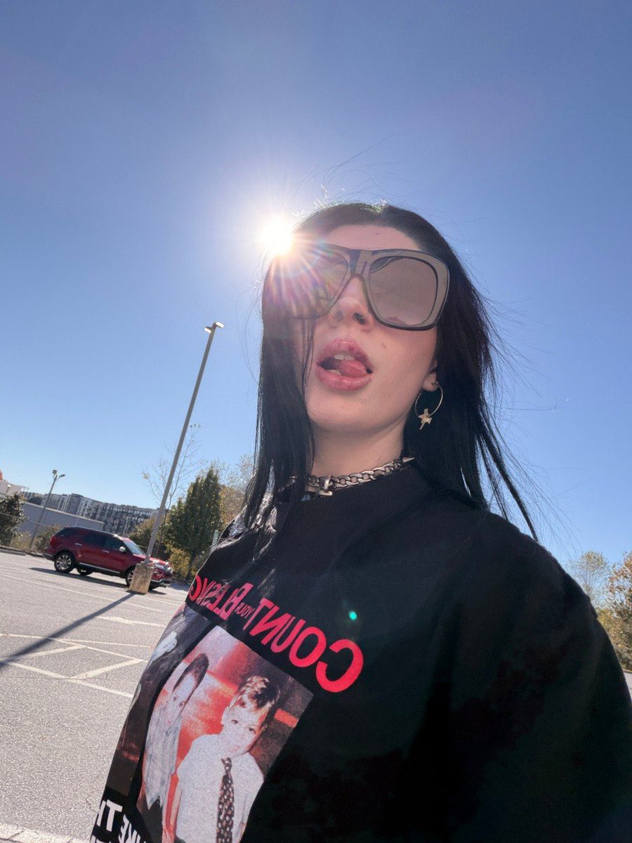 rayluvslate's tweet photo. stalk me, obsess over me, flood my messages and learn everything about me https://t.co/Y6iYJJDIPx