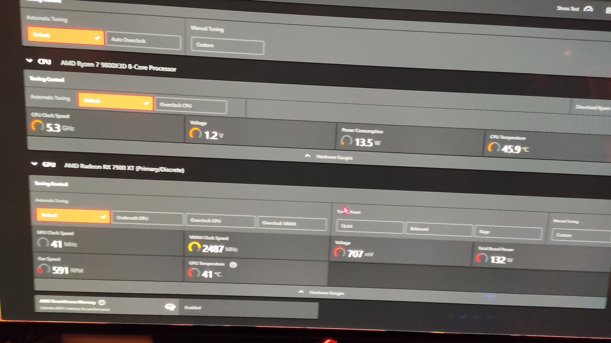 DLoco486's tweet photo. @asha_shar This is why Microsoft/Xbox is gonna die. Ppl are leaving in droves for Linux because Linux isn't shoving a giant AI foot up our asses making us consume the ai slop that is constantly eating up our PC memory and restarting our setup and forcing its shit back on our systems! https://t.co/N5y4st6eQi