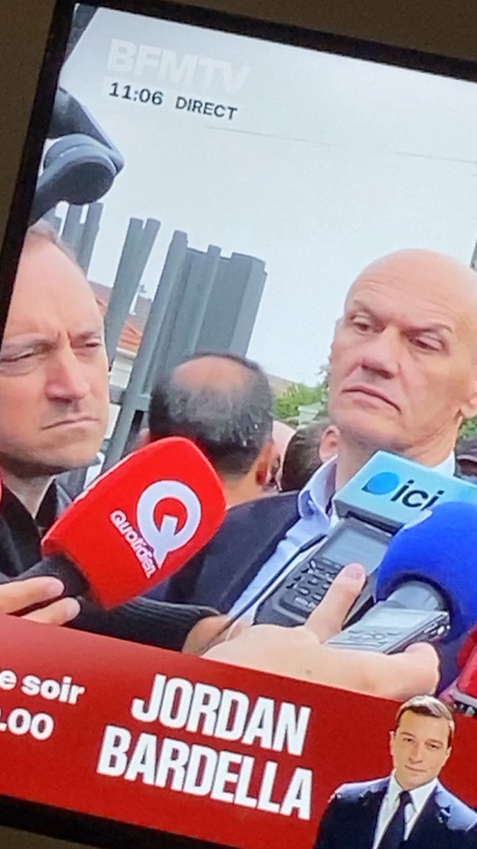 afrimali's tweet photo. #urgent : nous avons la confirmation que #quotidien est officiellement rentré de vacances 😜 . @julienbellver https://t.co/aMzVZvTOP1