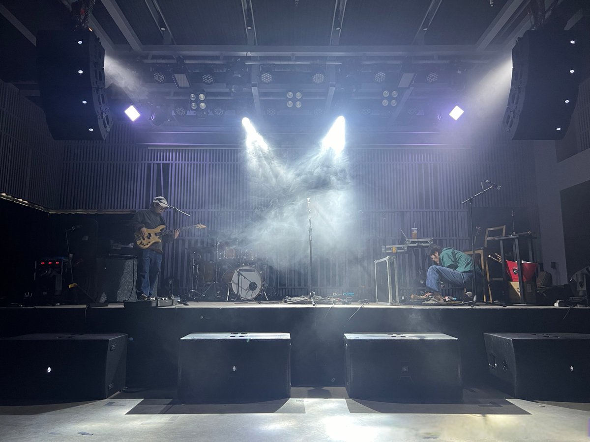 paty25111's tweet photo. [Just caught the indie band’s live show at the small venue—raw vocals, tight riffs, and the crowd singing every word. Total vibe hit! ]， https://t.co/LVtNYKIY7O