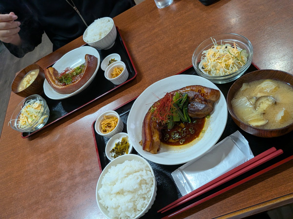 m47ch4m1's tweet photo. ずっと行こう行こうと思ってた満家食堂でデカ角煮定食食ってきた
めちゃうまだったけど量多くて腹パン https://t.co/Y9ucv985As