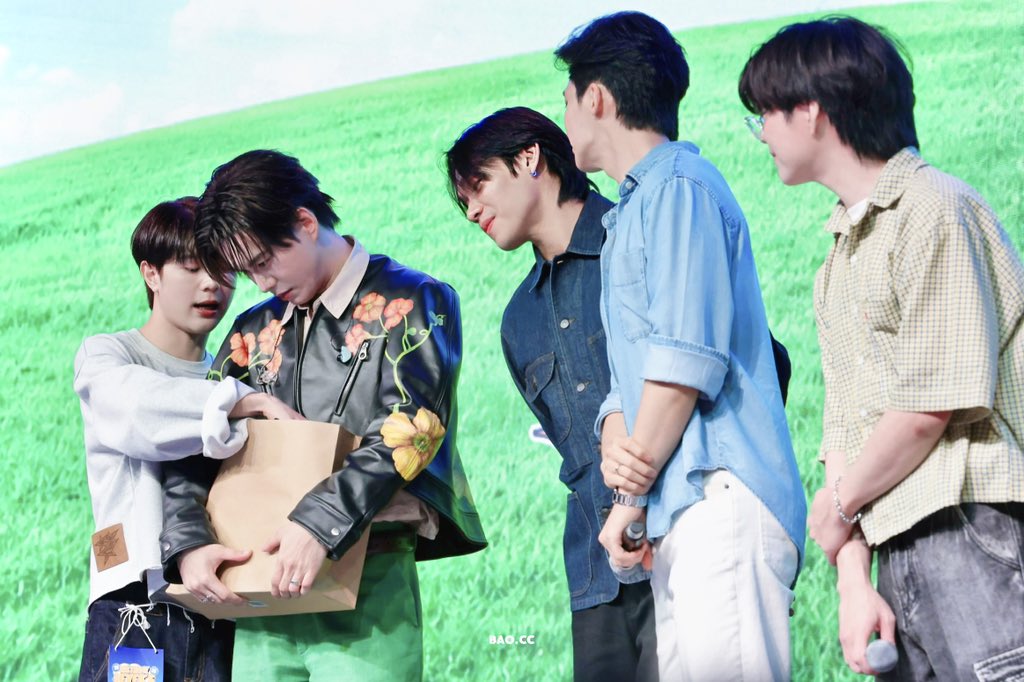 Bao_0715's tweet photo. 🧑‍🤝‍🧑➕Steve✖️3

#BeverBirthdayLuckyColorParty2026
#บีเวอร์ต้นหลิว 
#bevertonliew https://t.co/v9wAPH9ozW