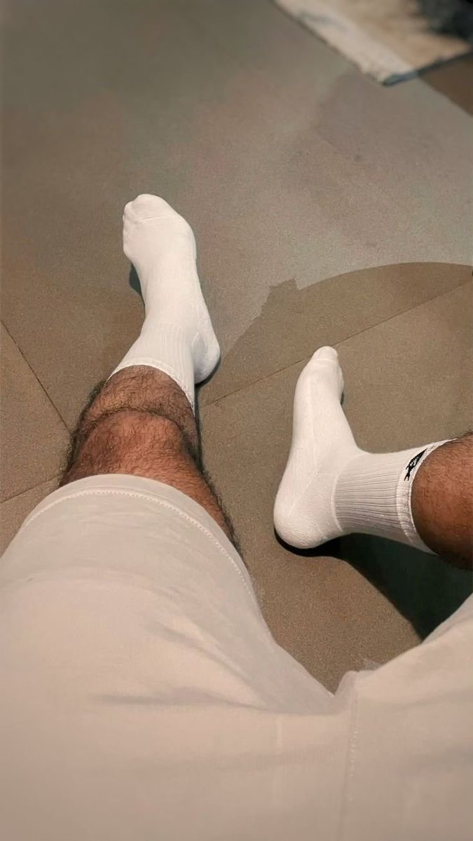 Ahmet5nb's tweet photo. Sevgili pasifler;

Kadınlardan yüz bulamayan ve sizleri kurtuluş bileti olarak gören yurdum abazalarına hem bedeninizi hem de ruhunuzu kirlettirmeyin. Kendinizi, sizi gerçekten arzulayan gay bir erkeğin kollarına bırakın. Gerçek mutluluk da gerçek tatmin de esas orda.

Öptüm.😘😘 https://t.co/FZecE9H9pb