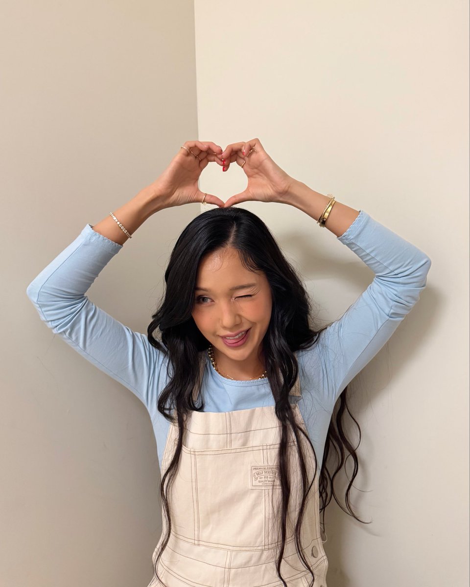 8_OHMYGIRL's tweet photo. [#OhTimes] 260829 MIMI 1st Single ‘Bish Bash Bosh’ 팬사인회 📸

크리들의 초절정 미녀곰 등🩵장
오늘도 미미를 아껴주시고성원해주시고후원해주시고격려해주신 (중략) 미라클에게 사랑을 담아 😘

#MIMI #미미
#OHMYGIRL #오마이걸
#BishBashBosh https://t.co/biouUKiRsV
