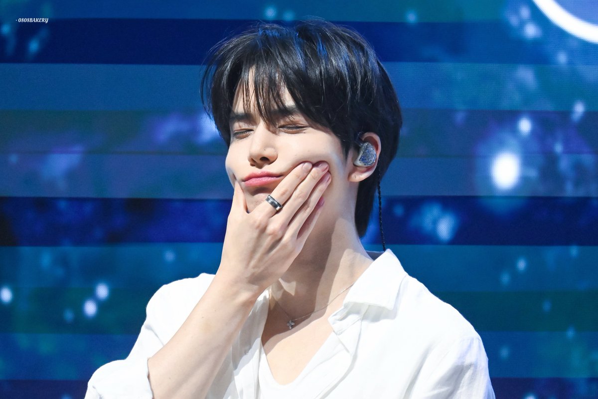 970808bakery's tweet photo. 260829 팬미팅 낮공
말랑 훈만두🥢
#더보이즈 #THEBOYZ #영훈 #YOUNGHOON https://t.co/D2so3kTK8b